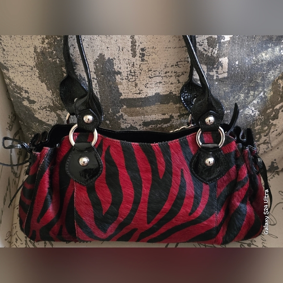 Roberta Gandolfi Animal Zebra Calf Hair/ Patent Leather Shoulder Bag EUC w Charm - Picture 7 of 17